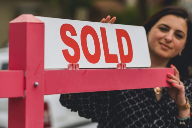 How much money do I need for a deposit to buy a house?